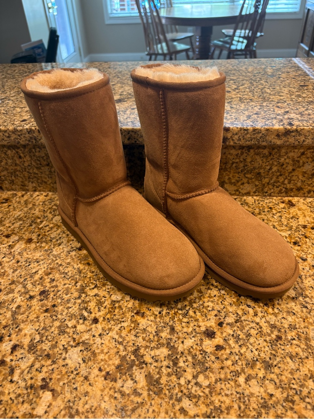 NEW UGG Classic Short II Boots Chestnut Women's US 8 NWOB